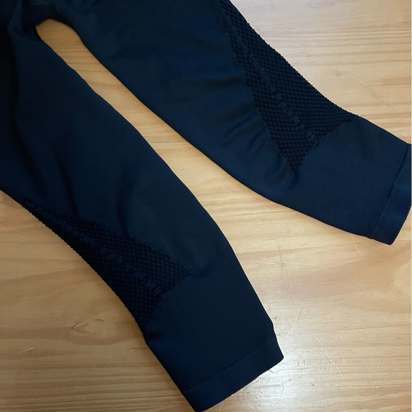 Athleta Breakthrough Lasercut Tights Black sz L - Picture 6 of 9